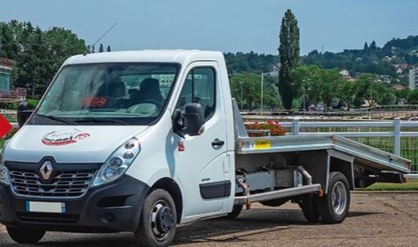 Location de véhicule porte-voiture avec Permis B type Renault Master à Vichy